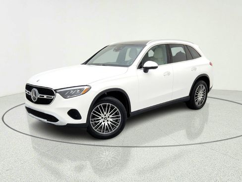 Used 2026 Mercedes-Benz GLC 300 image 1