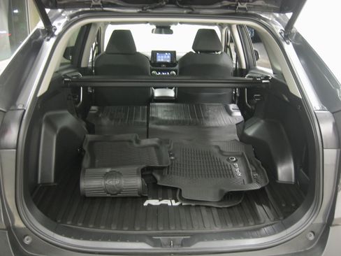 Used 2021 Toyota RAV4 XLE w/ Convenience Package image 22