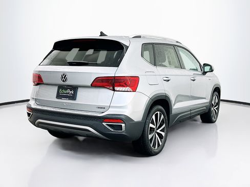 Used 2022 Volkswagen Taos SE w/ Panoramic Sunroof Package AWD/4WD image 9