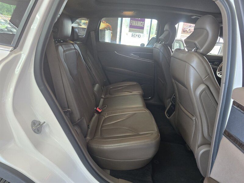 Used 2016 Lincoln MKX Reserve w/ Driver Assistance Package AWD/4WD image 18