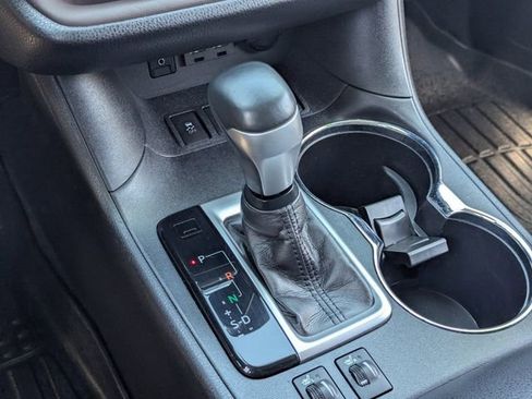 Used 2019 Toyota Highlander XLE AWD/4WD image 29