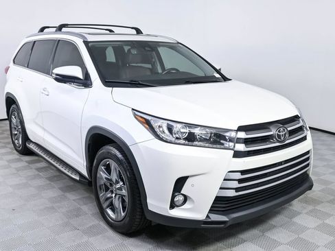 Used 2018 Toyota Highlander Limited Platinum FWD image 28