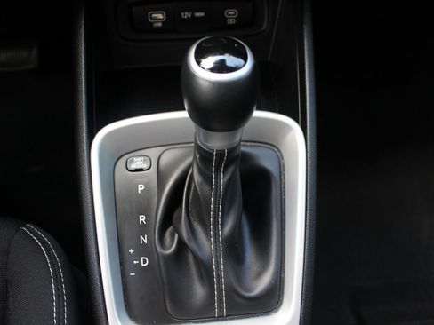 Used 2025 Hyundai Venue SEL FWD image 29