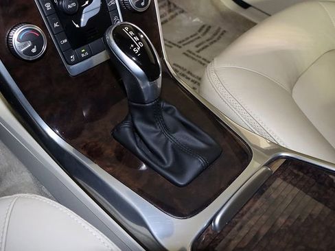 Used 2015 Volvo XC70 T6 w/ Proximity Package image 22