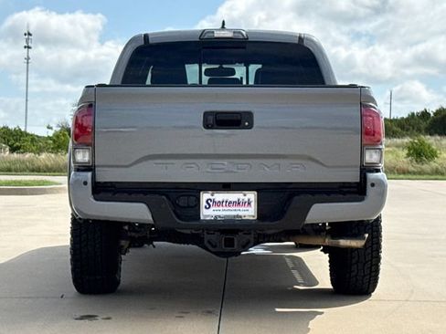 Used 2017 Toyota Tacoma TRD Pro AWD/4WD image 8