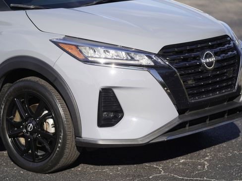 Used 2023 Nissan Kicks SR image 35