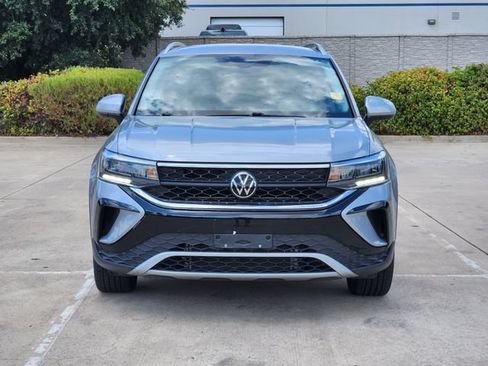 Used 2024 Volkswagen Taos SE w/ MDO Package FWD image 2