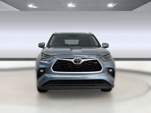 Used 2022 Toyota Highlander XLE FWD image 5