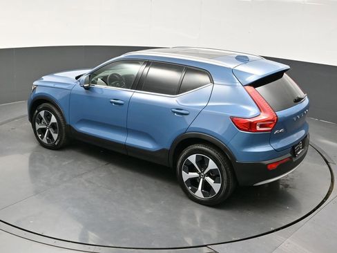 Used 2025 Volvo XC40 B5 Plus image 32