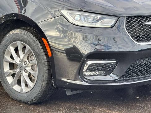 Used 2023 Chrysler Pacifica Touring-L AWD/4WD image 4