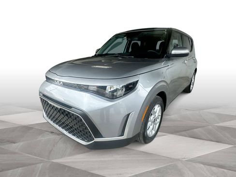 Used 2025 Kia Soul LX w/ LX Technology Package FWD image 4
