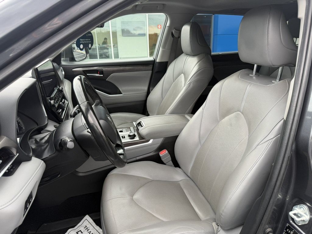 Used 2021 Toyota Highlander Limited AWD/4WD image 18