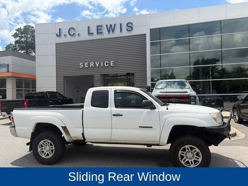 Used 2015 Toyota Tacoma 4x4 Access Cab V6 w/ SR5 Package image 4