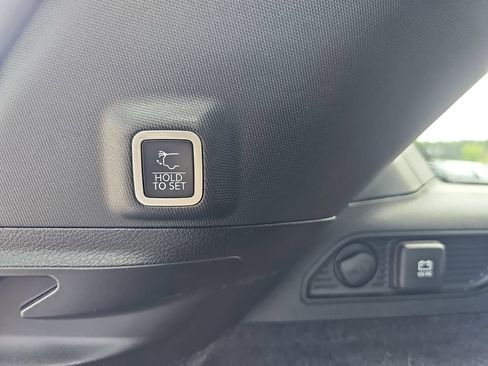 Used 2023 Jeep Grand Cherokee Overland w/ Luxury Tech Group IV AWD/4WD image 18