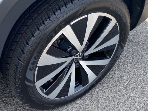 Used 2022 Volkswagen Taos SE image 22