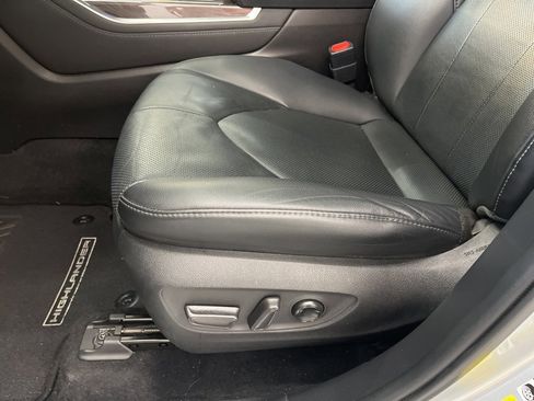 Used 2021 Toyota Highlander Limited image 13