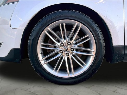 Used 2013 Lincoln MKT AWD image 9