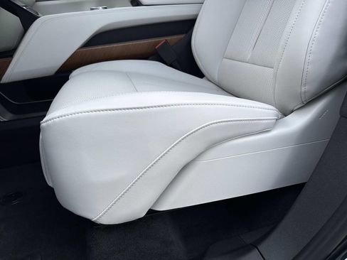 New 2027 Cadillac Vistiq Luxury w/ LPO, Floor Liner Package AWD/4WD image 20