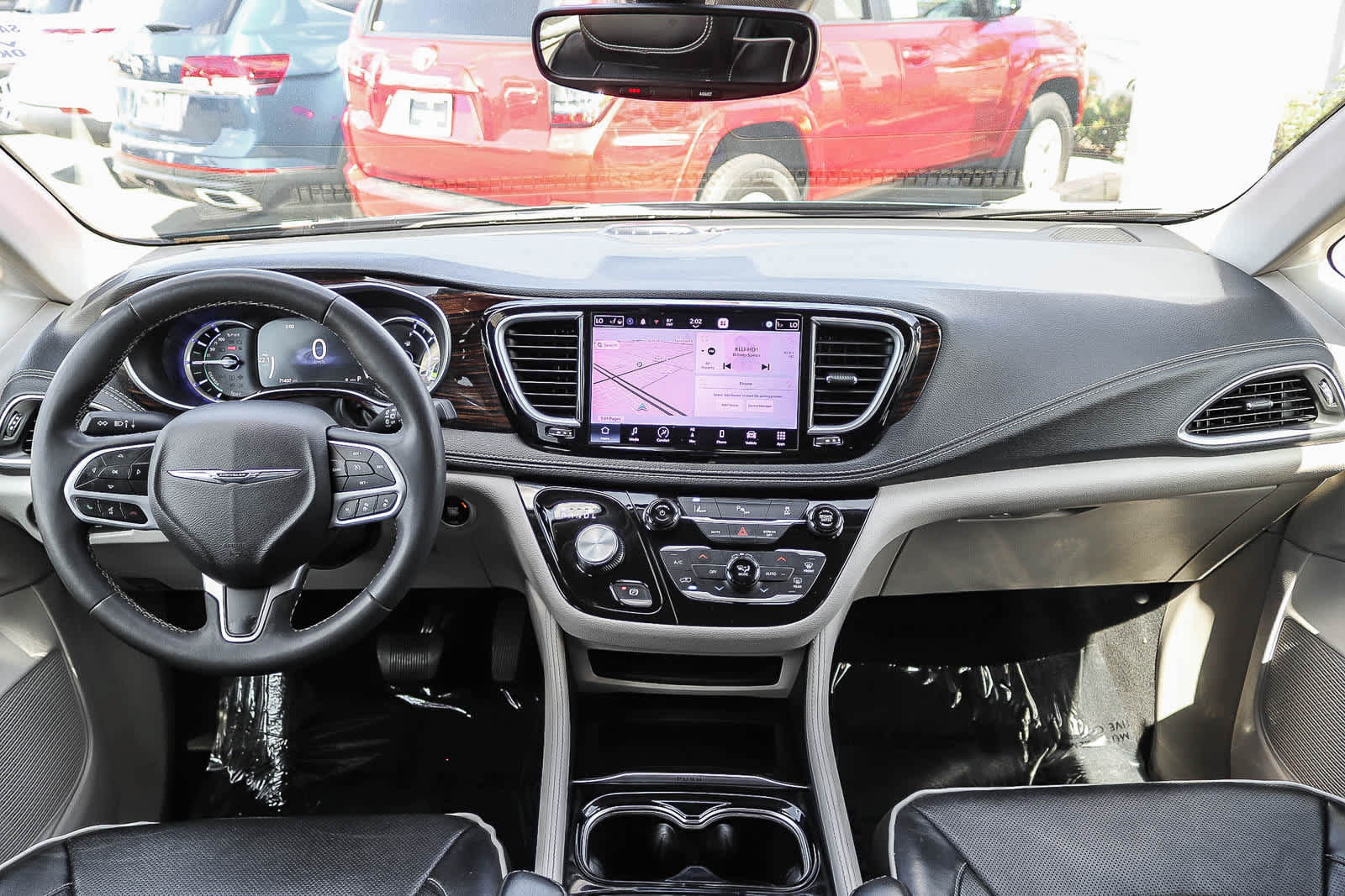 Used 2023 Chrysler Pacifica Limited FWD image 11