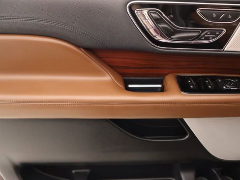 Used 2023 Lincoln Navigator Reserve image 17