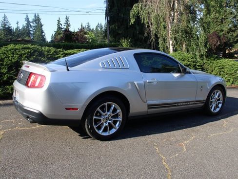 Used 2010 Ford Mustang Premium RWD image 3