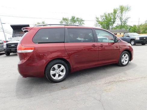 Used 2011 Toyota Sienna LE FWD image 10