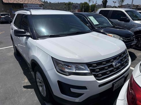 Used 2016 Ford Explorer FWD image 2