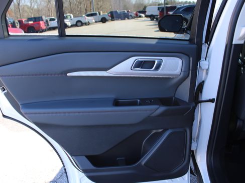 Used 2025 Ford Explorer Active image 13