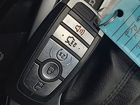 Used 2017 Ford Edge Titanium w/ Technology Package image 28