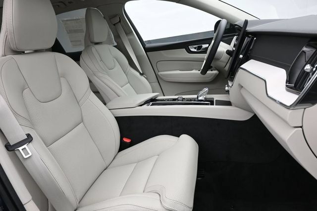 New 2026 Volvo XC60 B5 Ultra w/ Protection Package Premier AWD/4WD image 36