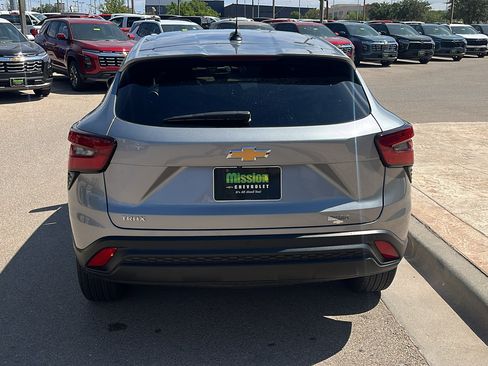 Used 2024 Chevrolet Trax LS w/ Driver Confidence Package FWD image 7