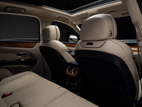 Used 2024 Bentley Bentayga AWD/4WD image 69