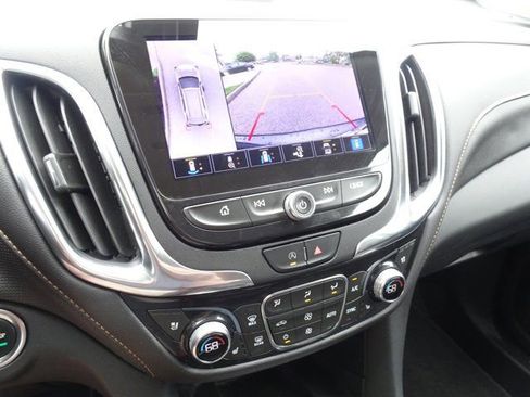 Used 2022 Chevrolet Equinox Premier FWD image 18