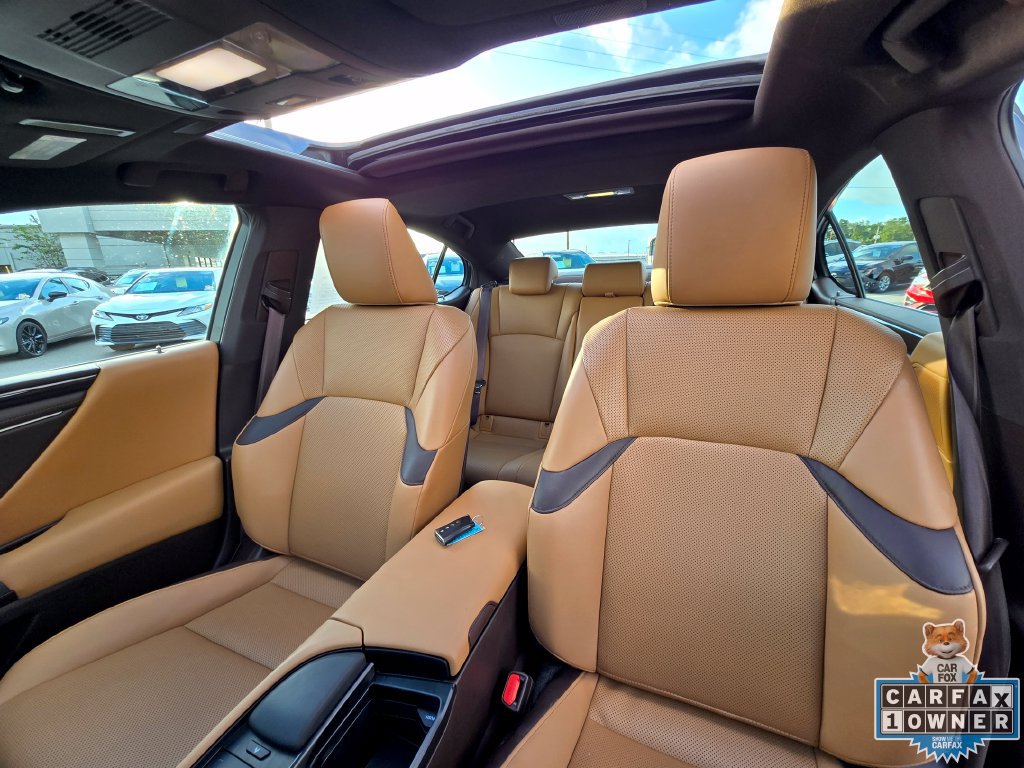 Used 2020 Lexus ES 300h w/ Premium Package FWD image 30