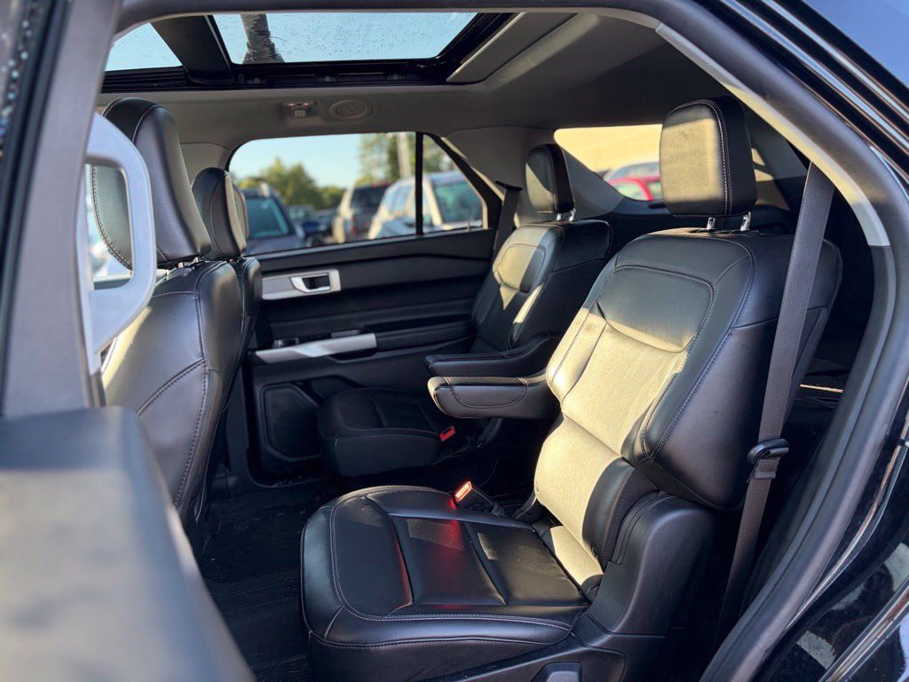 Used 2023 Ford Explorer XLT w/ Equipment Group 202A AWD/4WD image 13