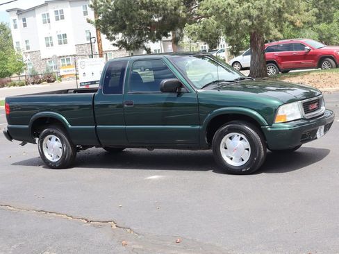 Used 2002 GMC Sonoma SLS w/ Marketing Option Pkg RWD image 2