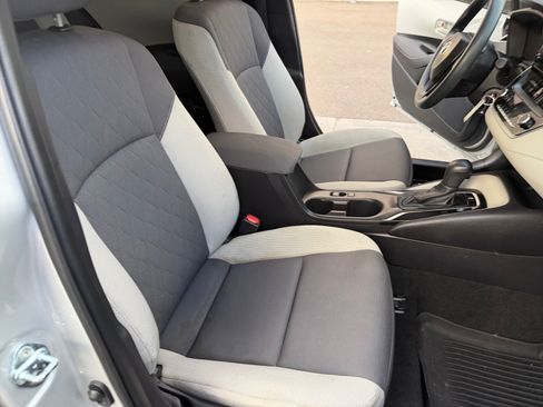 Used 2025 Toyota Corolla LE FWD image 30