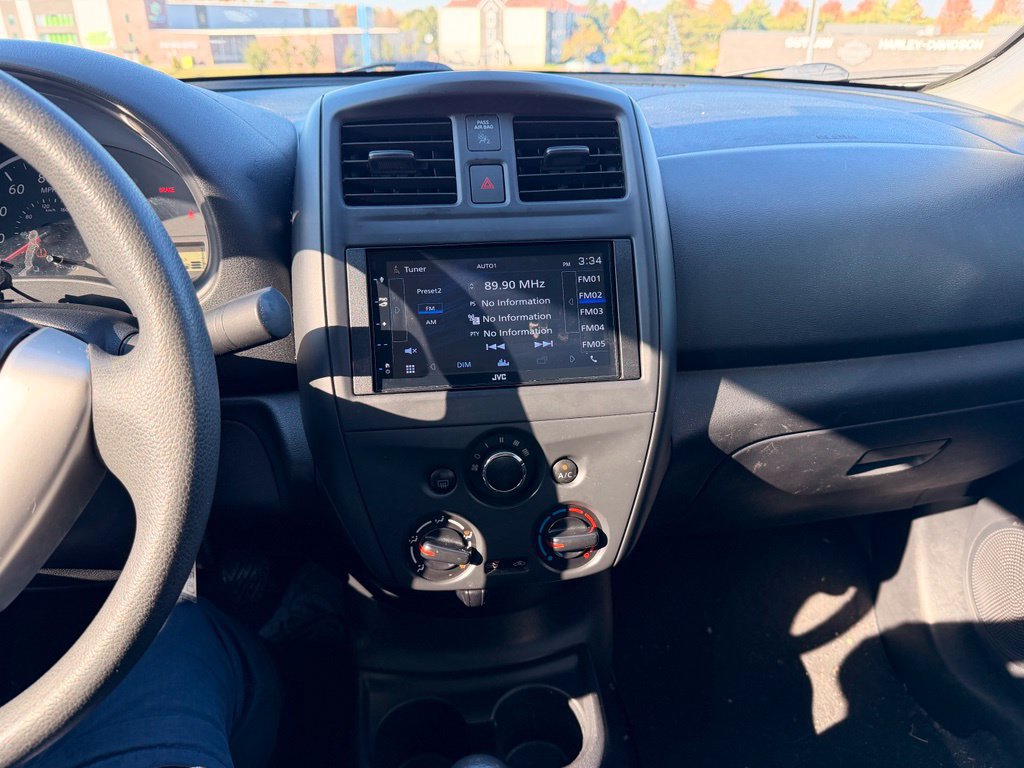 Used 2015 Nissan Versa S FWD image 4
