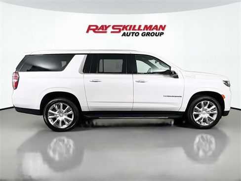 Used 2023 Chevrolet Suburban High Country image 8