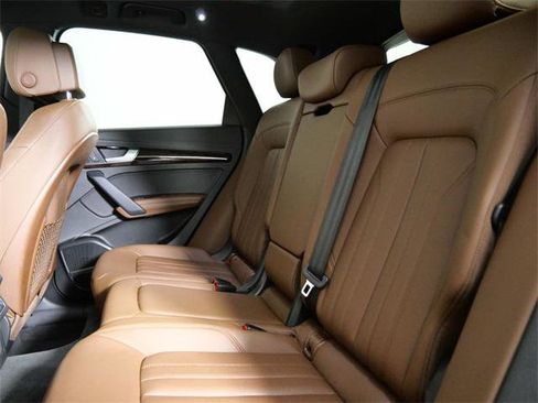 Used 2020 Audi Q5 e Prestige w/ Prestige Package image 16