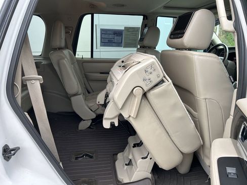 Used 2017 Lincoln Navigator Select image 30