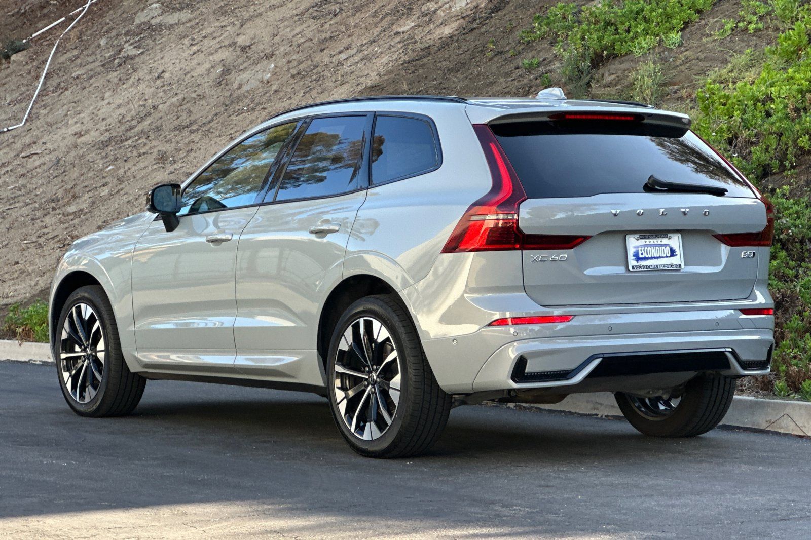 Certified 2026 Volvo XC60 B5 Plus AWD/4WD image 7