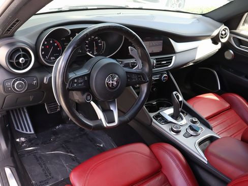Used 2022 Alfa Romeo Giulia Veloce image 13