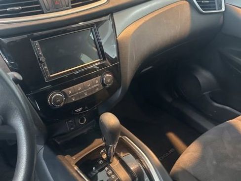 Used 2016 Nissan Rogue S w/ Appearance Package FWD image 24