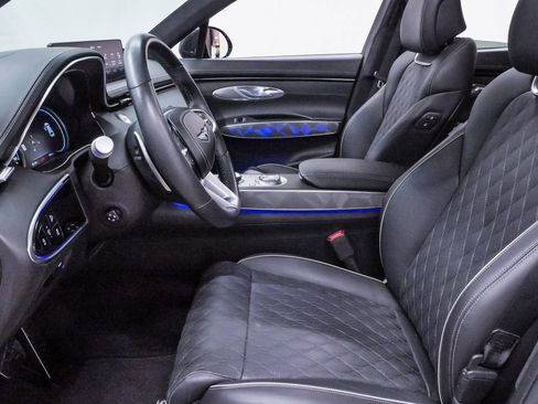 Certified 2025 Genesis GV70 3.5T Sport w/ Sport Advanced Package image 9