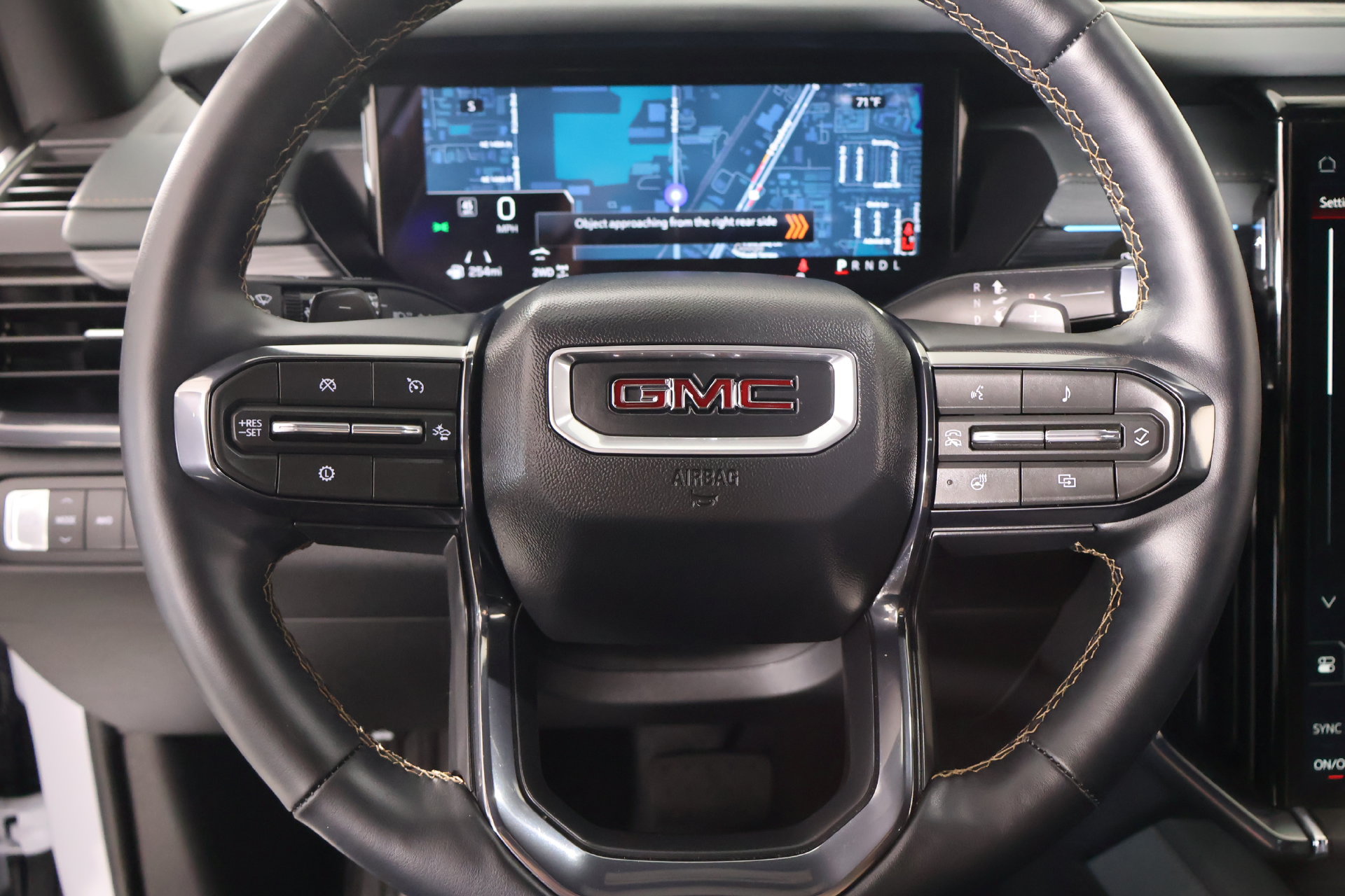 Used 2026 GMC Acadia AT4 w/ Luxury Package AWD/4WD image 3
