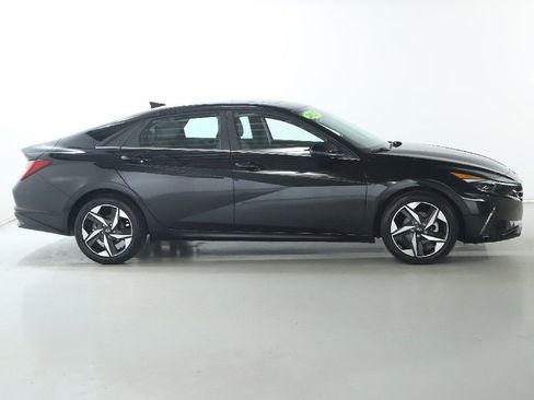 Used 2023 Hyundai Elantra Limited w/ Cargo Package image 12