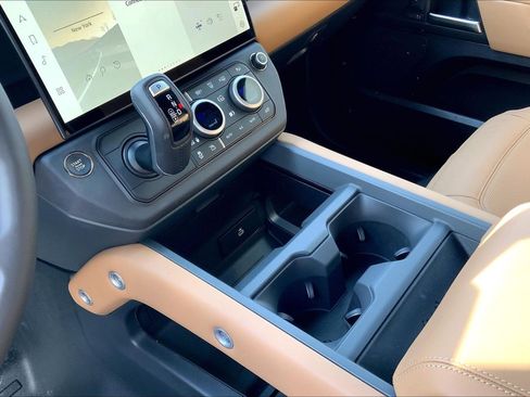 New 2026 Land Rover Defender 110 X-Dynamic SE image 7