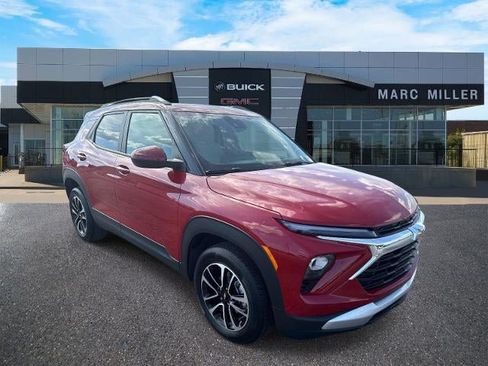 Used 2026 Chevrolet TrailBlazer LT w/ LT Cold Weather Package AWD/4WD image 1