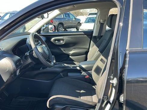 Used 2023 Honda HR-V LX image 9
